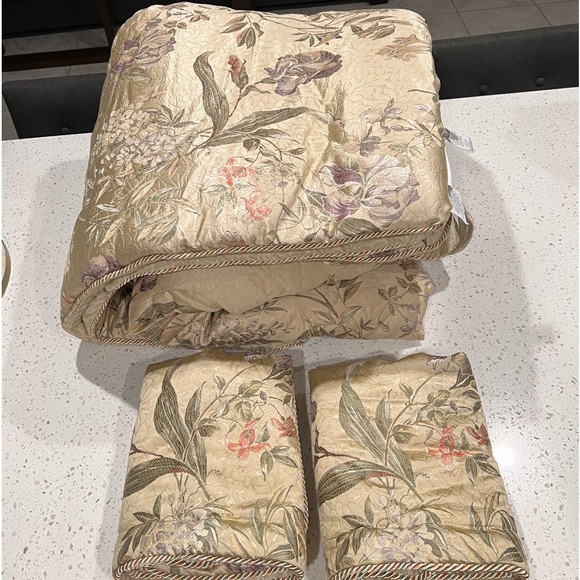 Croscill Bedding Rare Croscill Comforter Set In Iris Poshmark